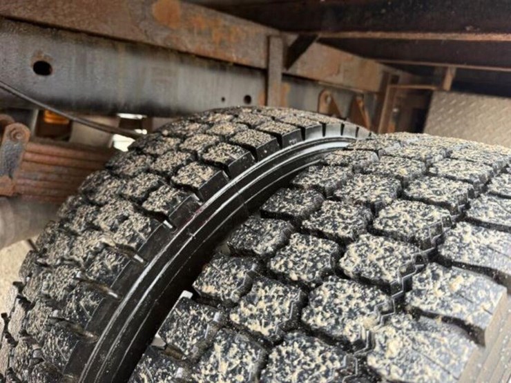 2017-ford-f550-xl-image-35