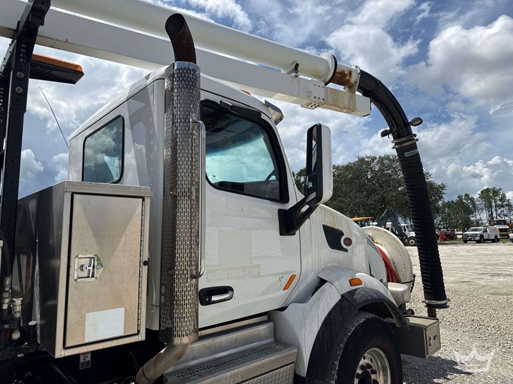 2020-peterbilt-567-image-15