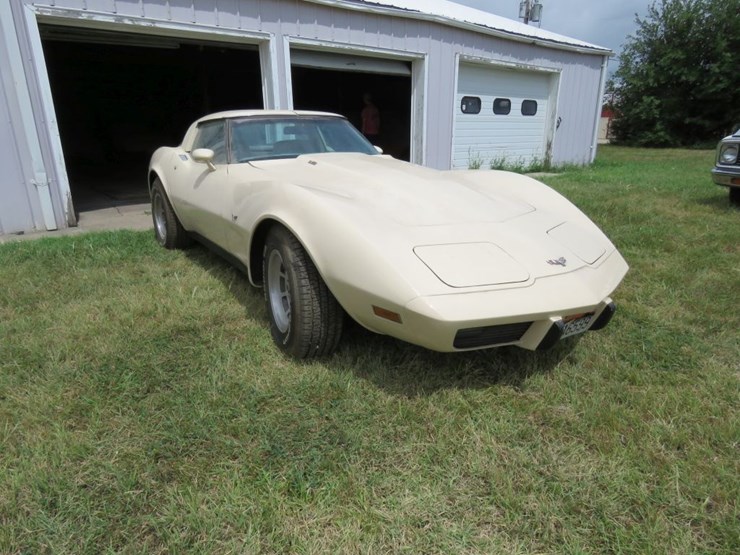 1979-chevrolet-l-82-corvette-t-top-coupe-image-27