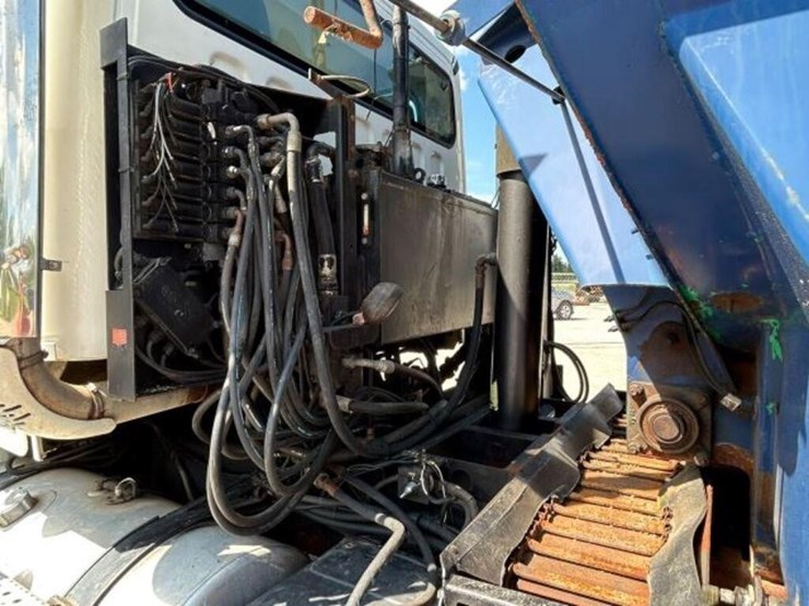 2006-freightliner-business-class-m2-s/a-1fvac3dj66-image-72