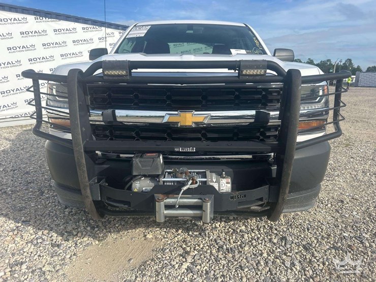 2018-chevrolet-silverado-1500-image-23