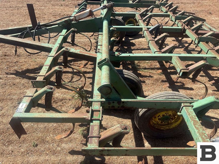 john-deere-16-image-16