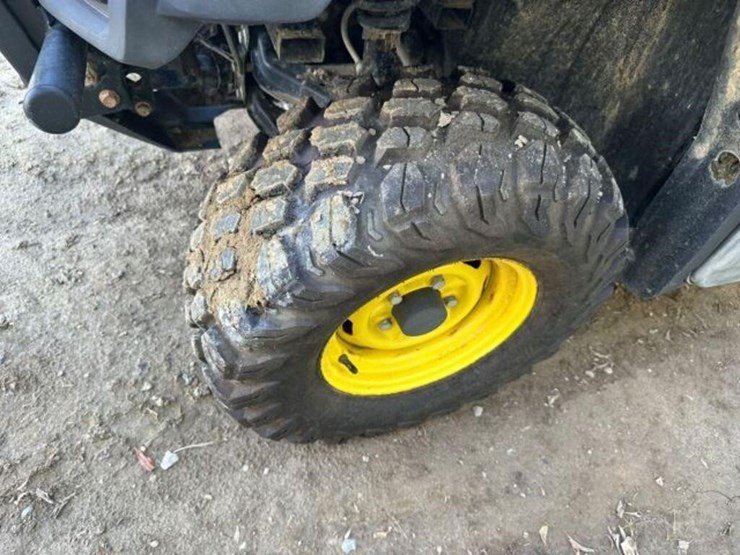 2020-john-deere-gator-image-24