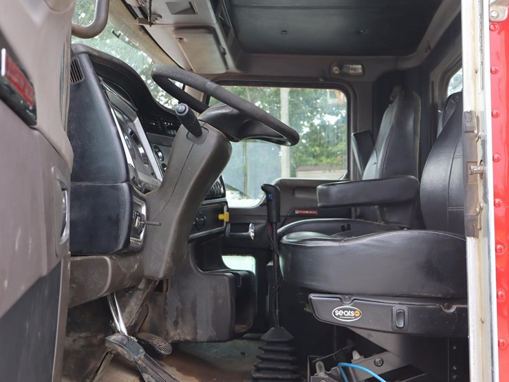 2011-kenworth-t800-image-28
