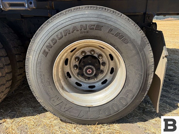 1997-freightliner-fl80-image-27