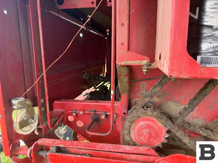 new-holland-br740a-image-14