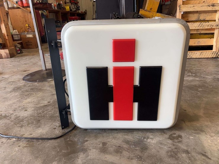international-harvester-double-sided-bubble-lighted-sign-image-7