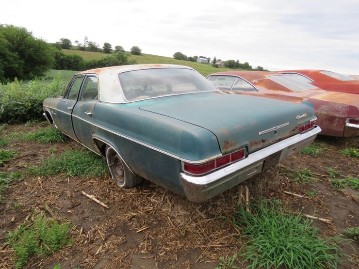 1966-chevrolet-impala-4dr-sedan-image-5
