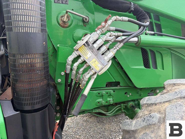 2015-john-deere-6210r-image-47
