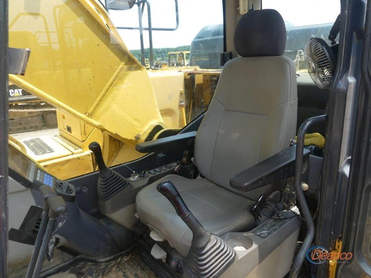 2016-komatsu-pc210-lc-11-image-11