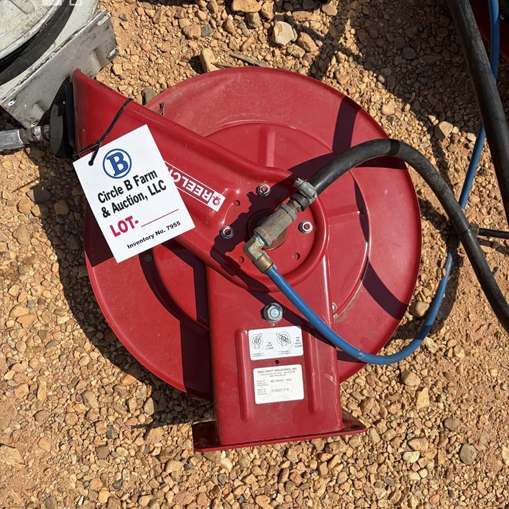REELCRAFT HOSE REEL W/ HOSE