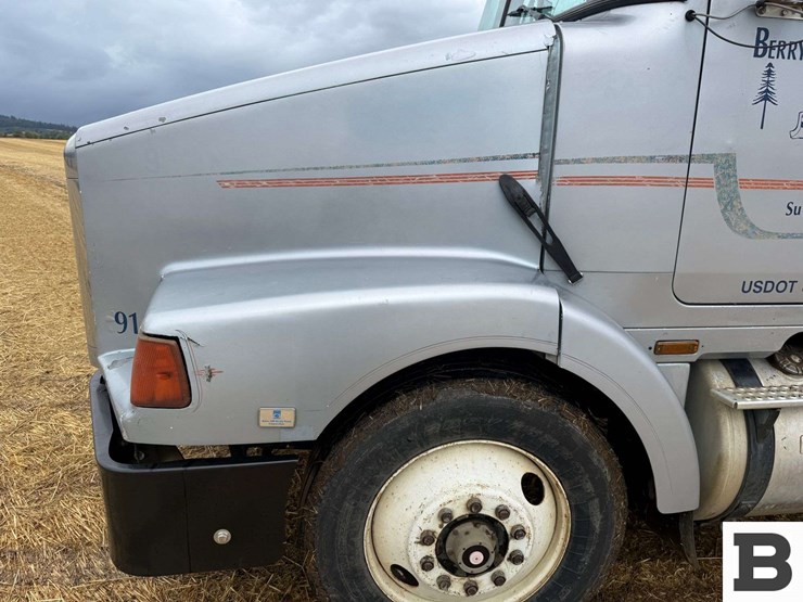 1991-volvo-gm-integral-sleeper-tractor-truck-image-27