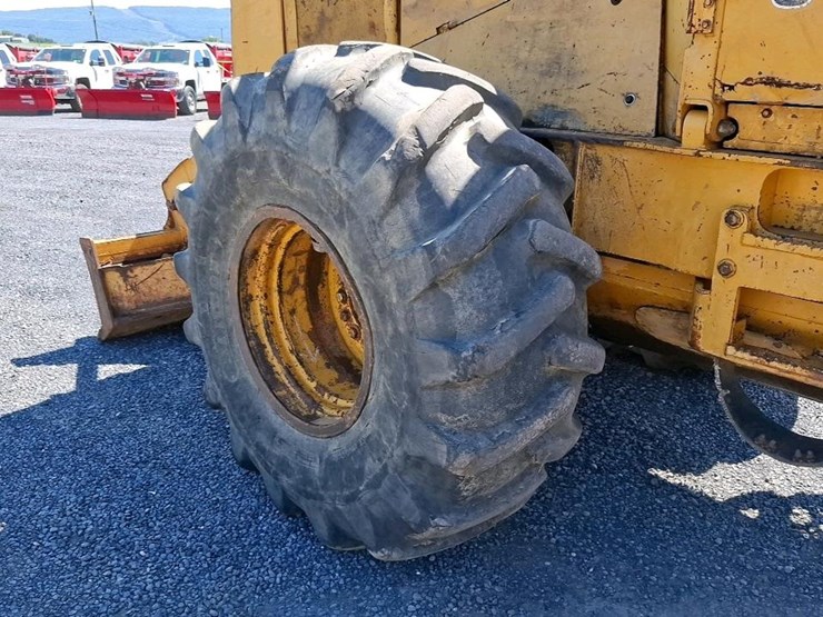 1993-deere-640e-image-32