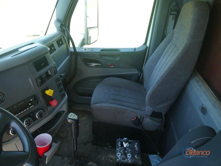 2016-peterbilt-579-image-15