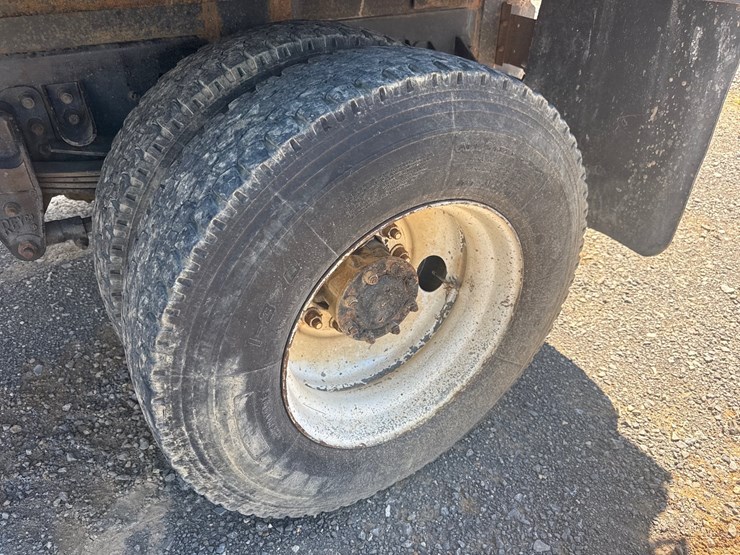 2000-kenworth-t300-image-12