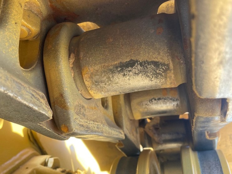 2020-caterpillar-963k-image-15
