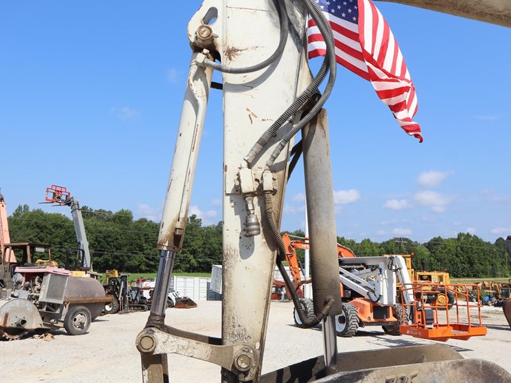 2014-takeuchi-tb290-image-9