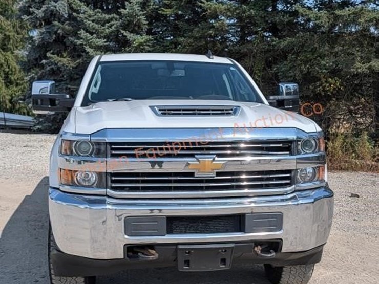 2017-chevrolet-silverado-3500-image-2