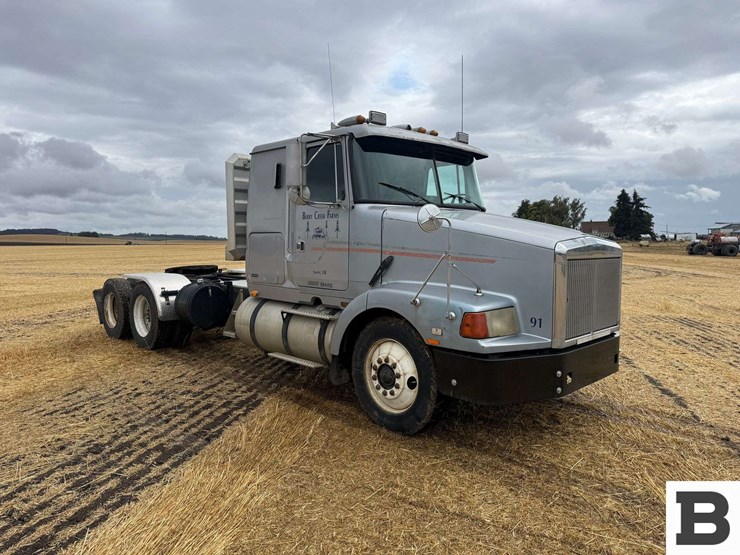 1991-volvo-gm-integral-sleeper-tractor-truck-image-8