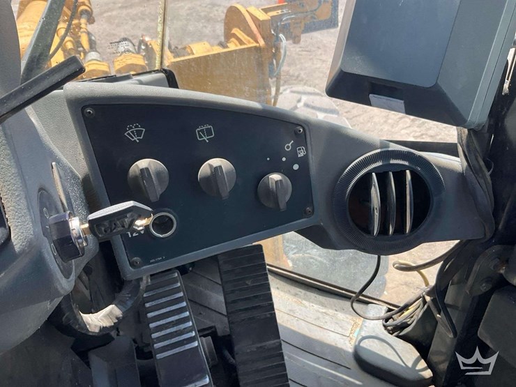 2007-caterpillar-938g-image-13