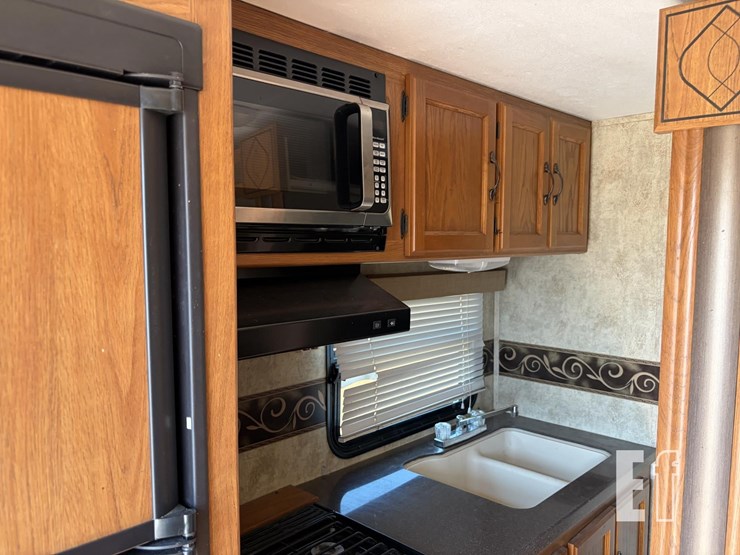 2011-keystone-rv-co-sprinter-255rks-image-14