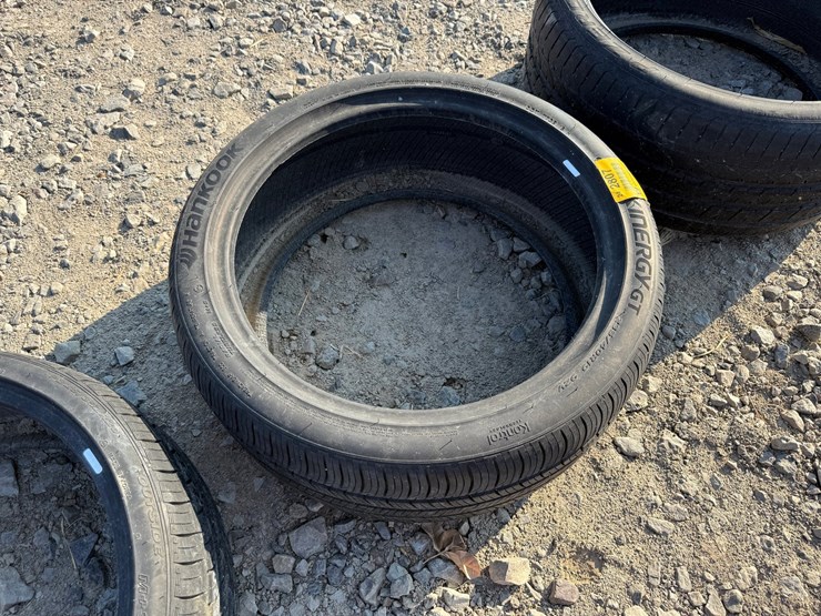 #2807-•-(1)-235/40r19-tire-inv#-2807-image-2