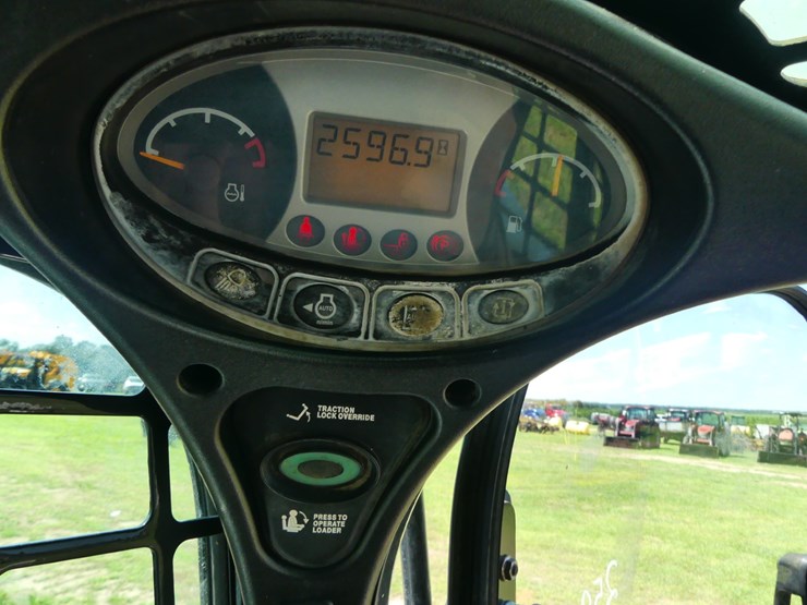 2015-bobcat-t770-image-18