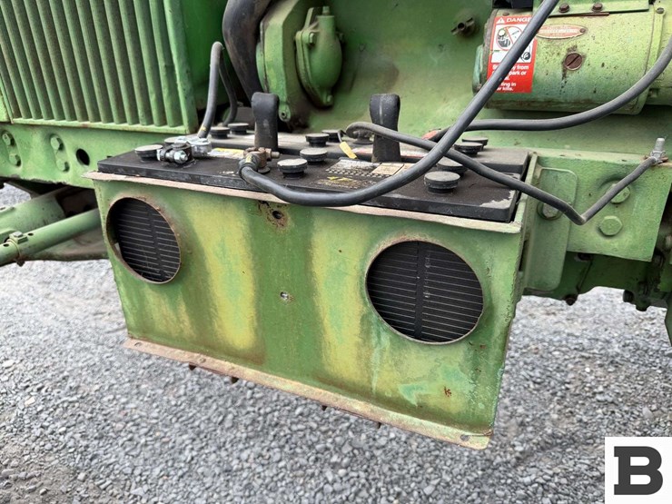john-deere-3010-image-19
