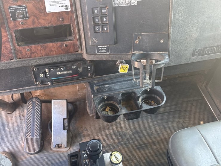 2000-kenworth-t300-image-20