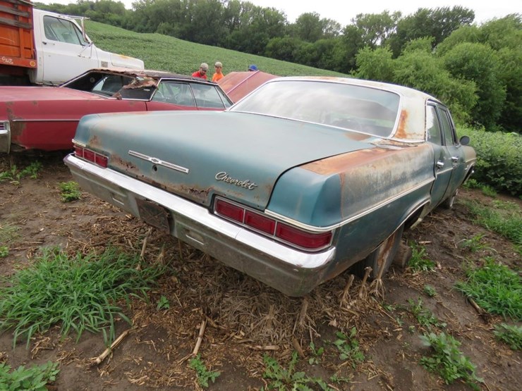 1966-chevrolet-impala-4dr-sedan-image-6
