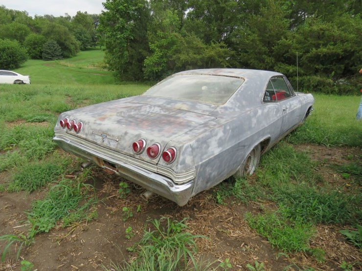 1965-chevrolet-impala-ss-2dr-ht-image-2
