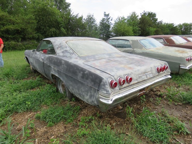 1965-chevrolet-impala-ss-2dr-ht-image-3