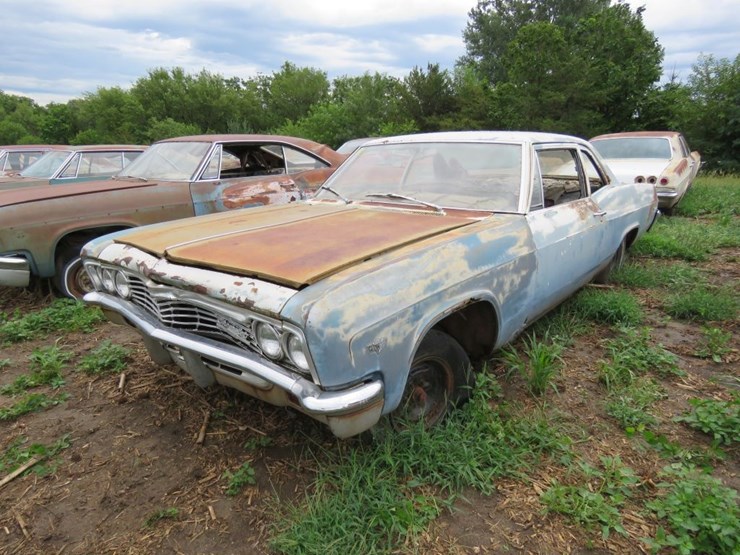 1966-chevrolet-biscayne-2dr-sedan-image-1