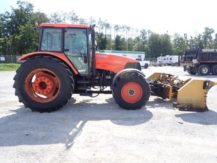 2009-kubota-m135x-image-4
