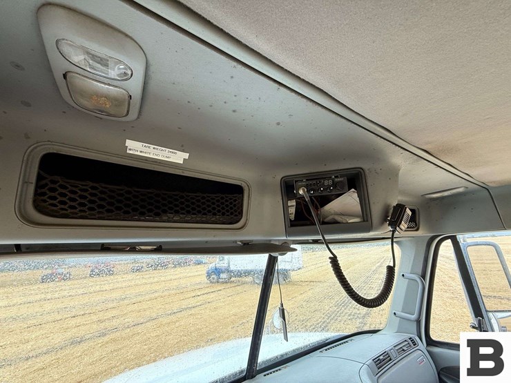 2005-freightliner-columbia-120-image-70