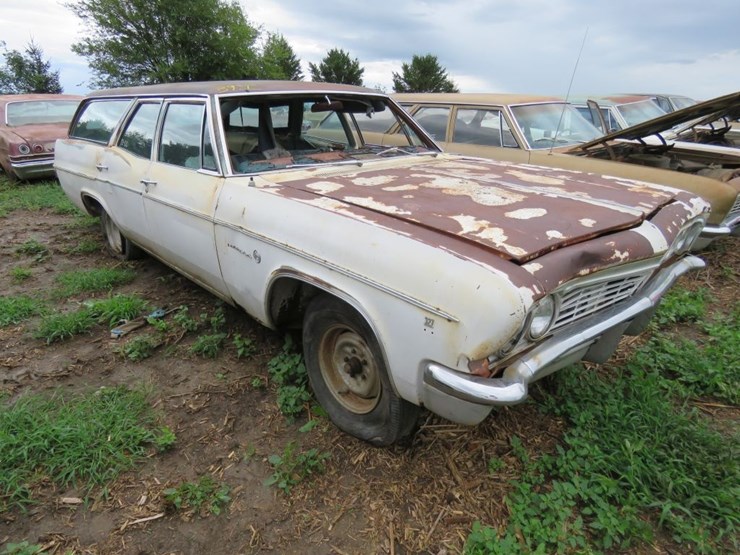 1966-chevrolet-impala-4dr-wagon-image-3