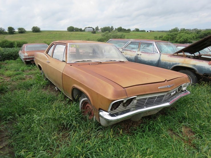 1965-chevrolet-biscayne-2dr-sedan-image-3