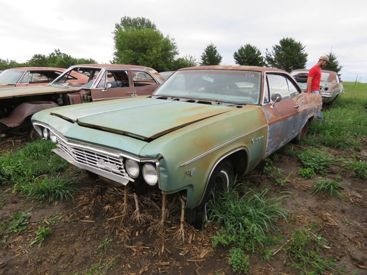 1966-chevrolet-impala-ss-2dr-ht-image-5