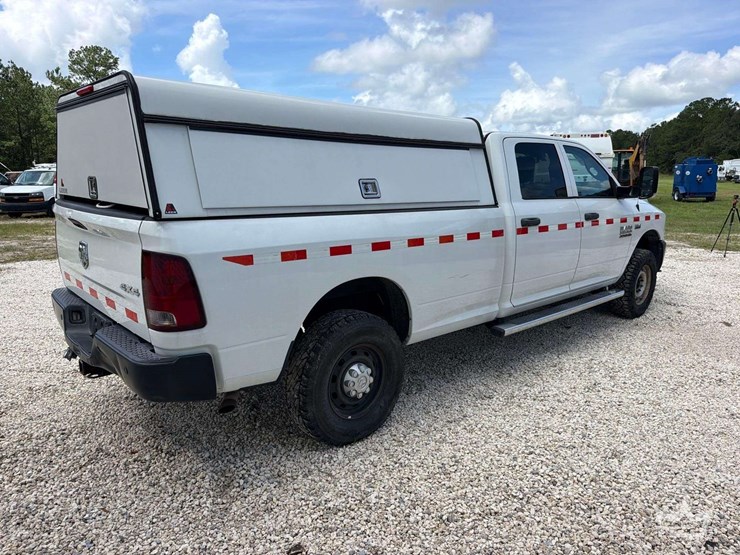 2015-dodge-3500-image-3