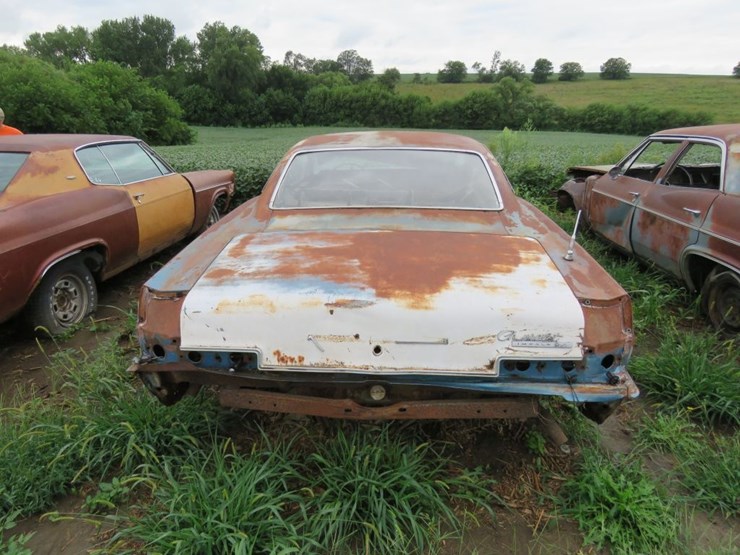 1966-chevrolet-impala-ss-2dr-ht-image-3