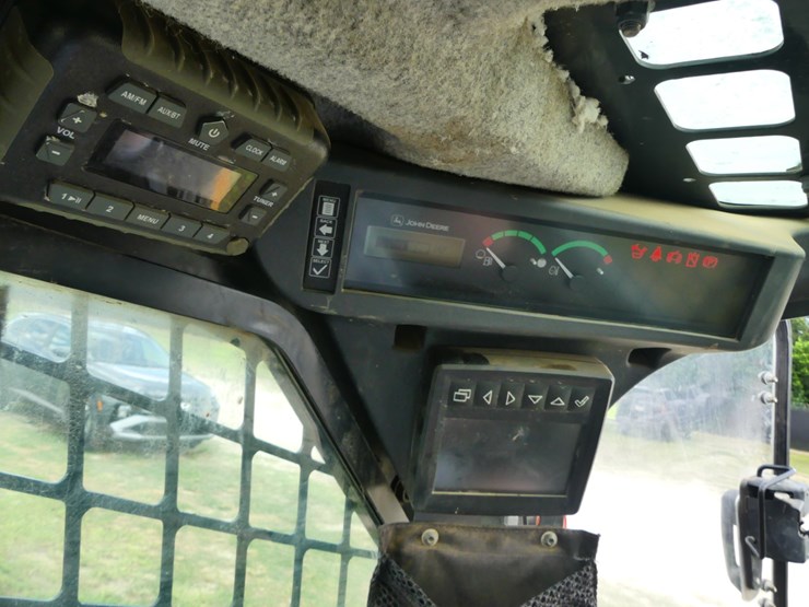 2021-deere-333g-image-17