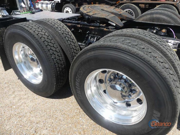 2024-peterbilt-389-image-26