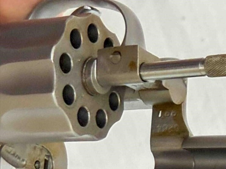 taurus-tracker-22mag-revolver-image-18