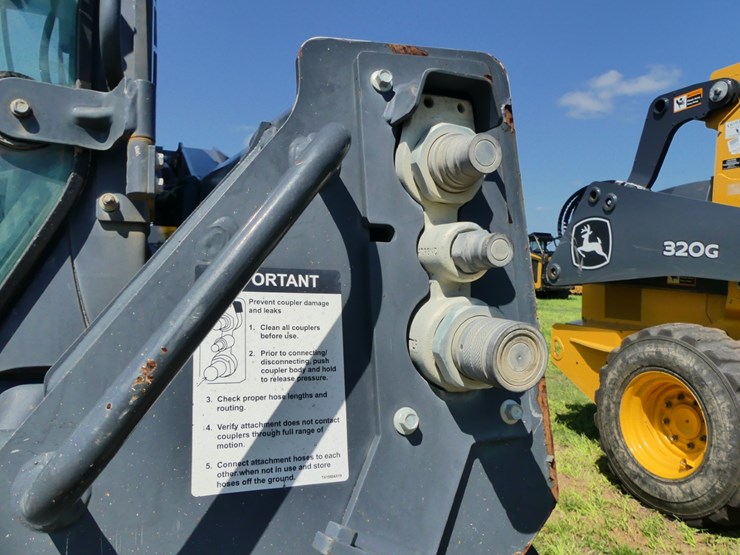 2024-deere-320g-image-12