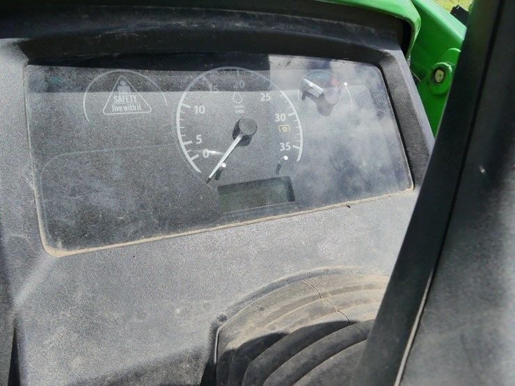 2021-john-deere-1025r-image-16