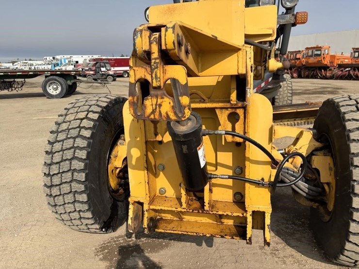 2009-deere-772g-image-18