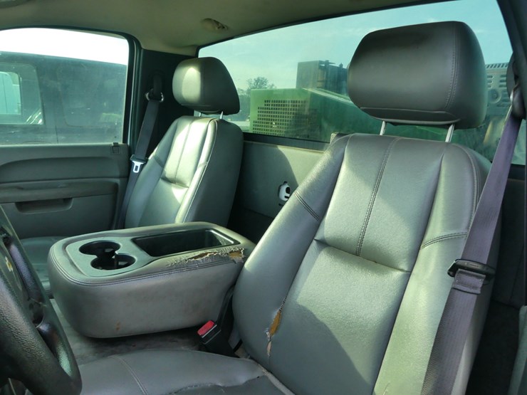 2013-chevrolet-2500hd-image-11