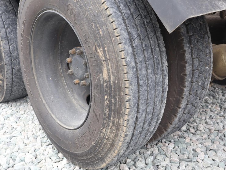 2011-kenworth-t800-image-13