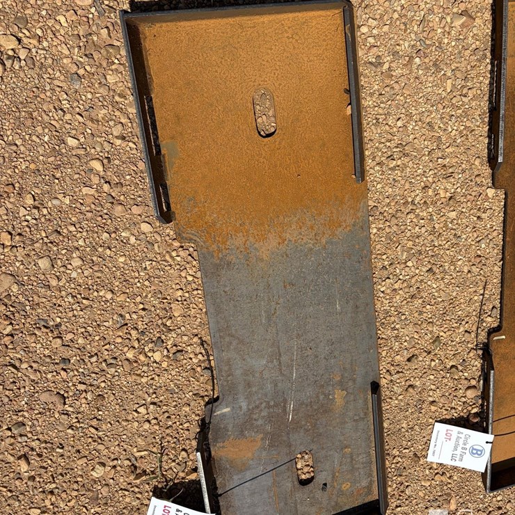 SKID STEER BACKER PLATE
