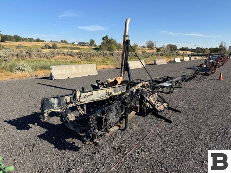 2013-volvo-vnl-truck-frame-image-5